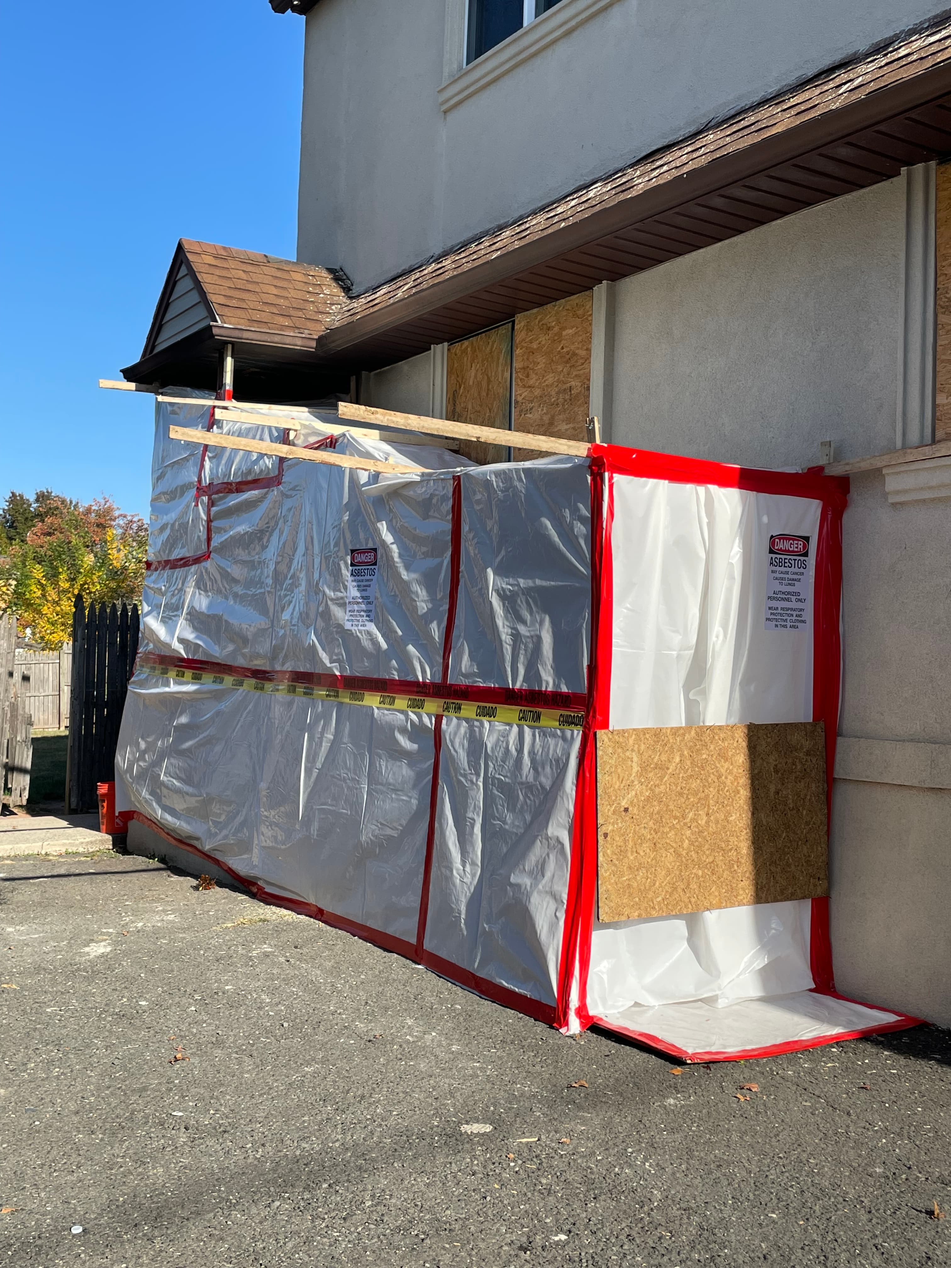 Asbestos decontamination unit on-site