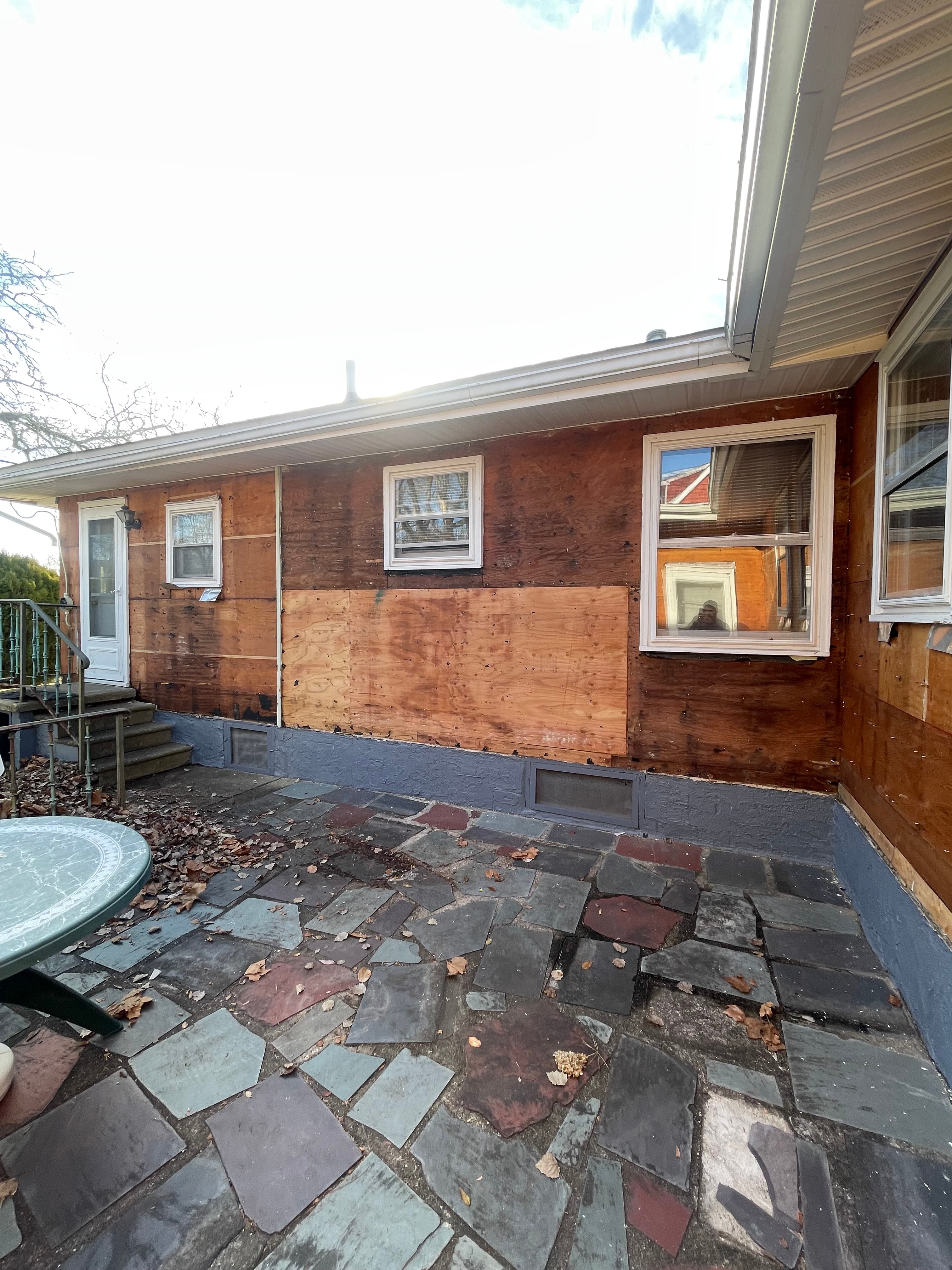 Asbestos siding removal